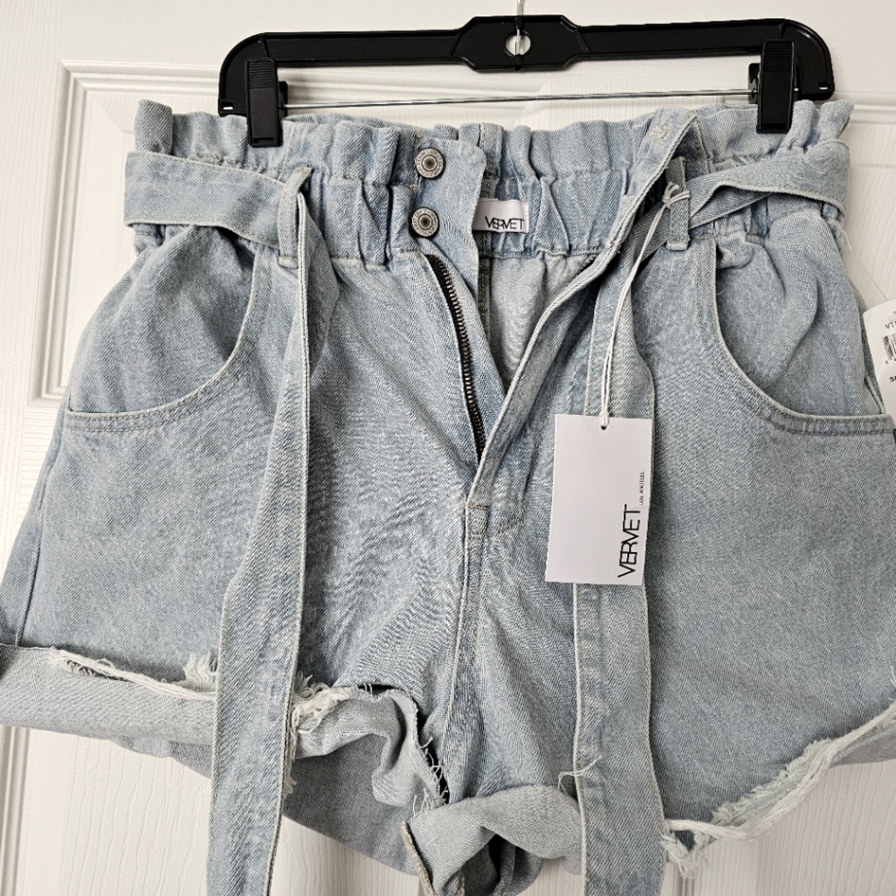 VERMENT High waist booty shorts.